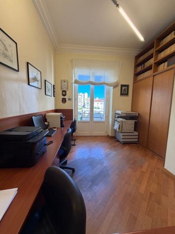 ELEGANTE APPARTAMENTO NEL CUORE DI SALERNO - Foto 4