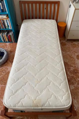 Letto singolo con materasso