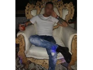 Amore e incontri Firenze - Sono il genio della Lampada che esaudisce i desideri. Cerco un amica per fe &hellip; Tel:3289094889
