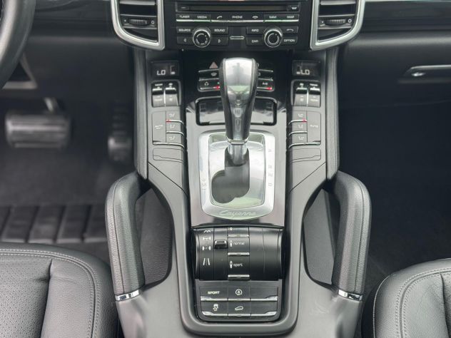 PORSCHE Cayenne 2as.'anno 2013 - Foto 10