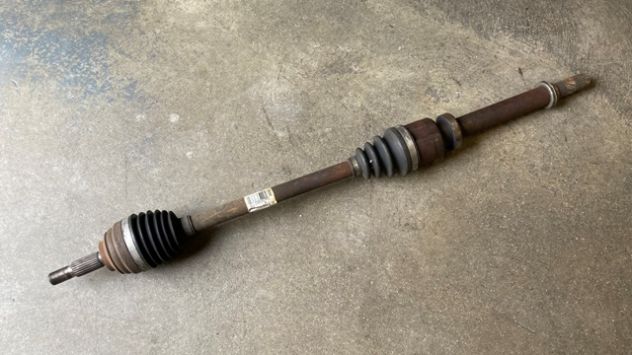 Semiasse anteriore DX Renault Clio 3 1.2 benzina del 2010 (391009067R)