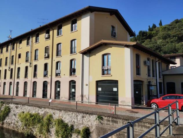 Immobile di 720 m² con 2 locali in vendita a Brescia