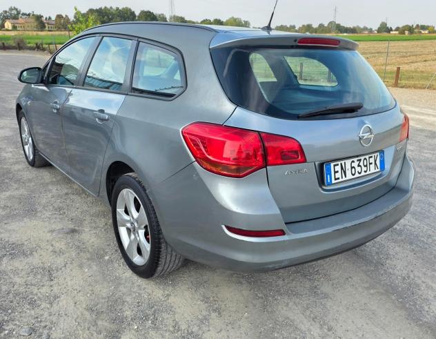Opel Astra 1.7 CDTI 110CV Sports Tourer Cosmo - Foto 6