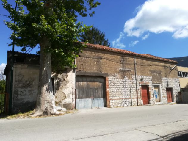 Ampia soluzione da ristrutturare