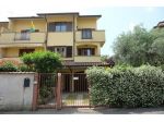 Villa a schiera in Vendita in zona CONFINE CON S. GIORGIO S/L con giardino