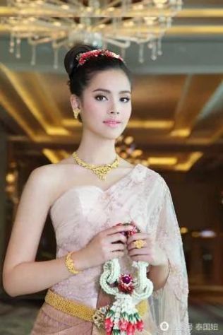 3274622122-NUOVA RAGAZZA ARRIVATA è un centro massaggi thailandese.