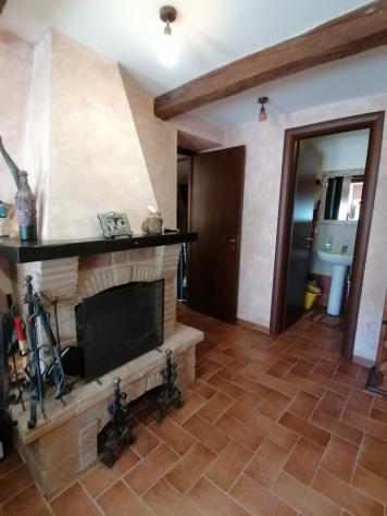 In una frazione del comune di Castell'Azzara, più precisamente a Selvena, dove sono presenti i servizi di prima necessità; , vendiamo appartamento su - Foto 17