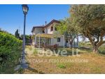 Villa di 210 m² con più di 5 locali e box auto in vendita a Ciampino