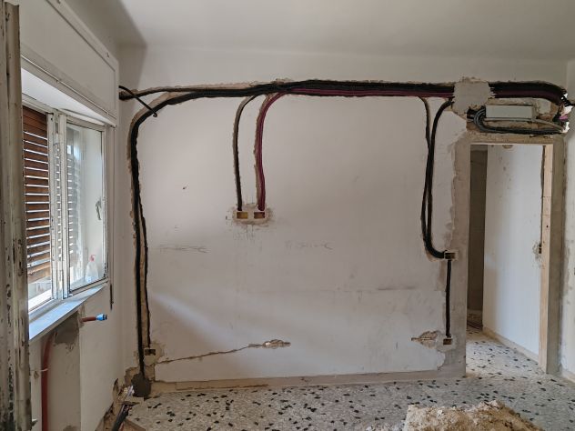 Elettricista (Impianti Elettrici) - Foto 3