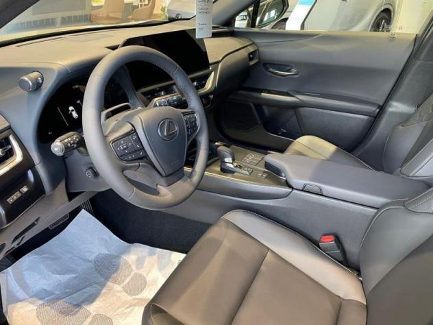 Lexus UX 300h F-Design - Foto 8