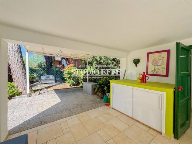 Villetta ad angolo con ampio porticato e giardino - Foto 4
