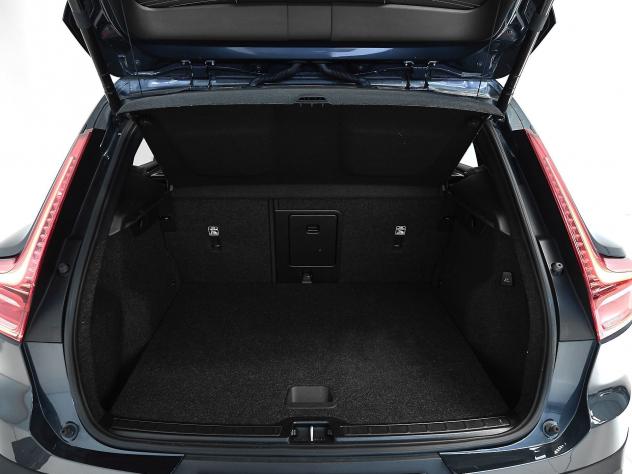 Volvo XC40 T2 automatico Momentum Pro - Foto 6
