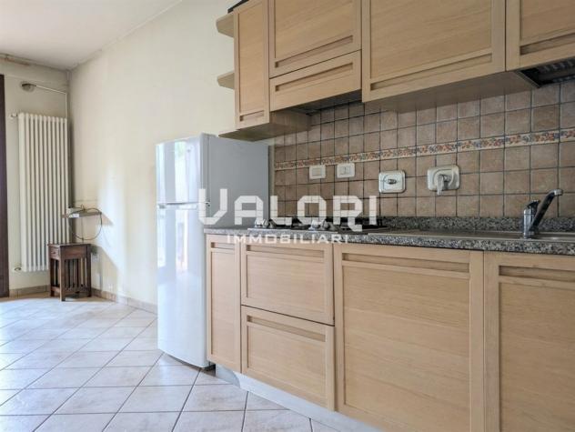 BILOCALE AL PIANO TERRA CON INGRESSO INDIPENDENTE, CORTE ESCLUSIVA E GARAGE - Foto 9