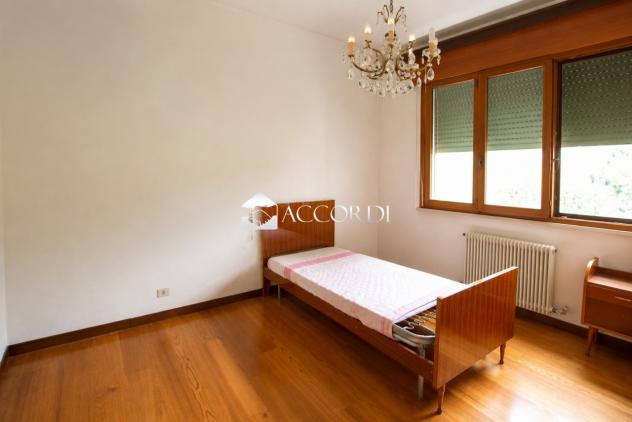 CASA INDIPENDENTE di 9 vani e di 209 mq (MONTEBELLUNA) rif. PE16 - Foto 13