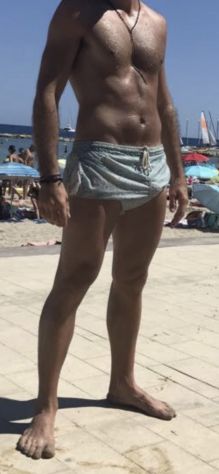 Bull sposato cerca coppie con lui CUCKOLD passivo sottomesso. zona Monza. Solo per vere coppie.