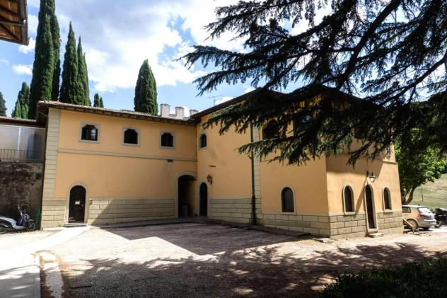 VILLA di 10 vani e di 2400 mq (BORGO SAN LORENZO) rif. AAI818