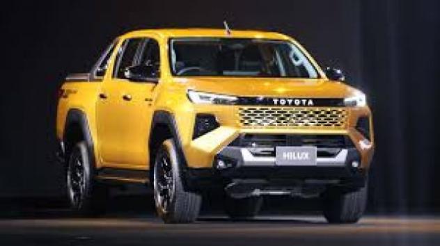 TOYOTA Hilux NG26 2.8 D-4D A/T 4WD 48V 4 porte Double Cab rif. 23719198 - Foto 4