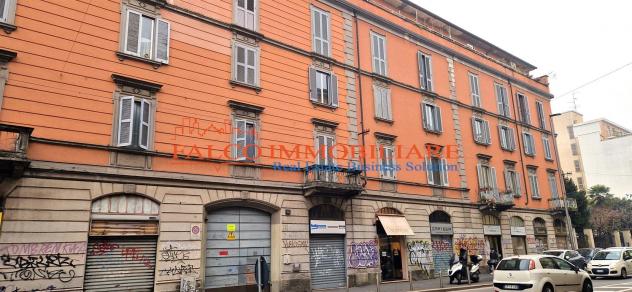 MILANO, VIA IMBONATI - QUADRILOCALE 100 MQ + 30 MQ SOTTOTETTO