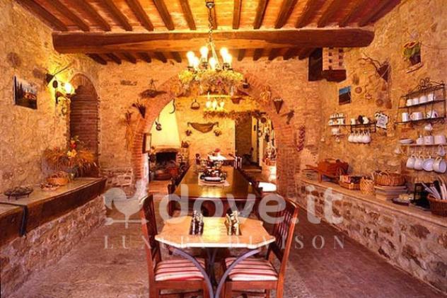 Rustico / Casale di 2200 m² con più di 5 locali e box auto in vendita a Asciano - Foto 10