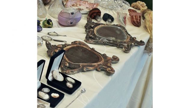 Coppia Antichi Specchi fine '700 al mercurio cornice cartagloria , pezzi unici l