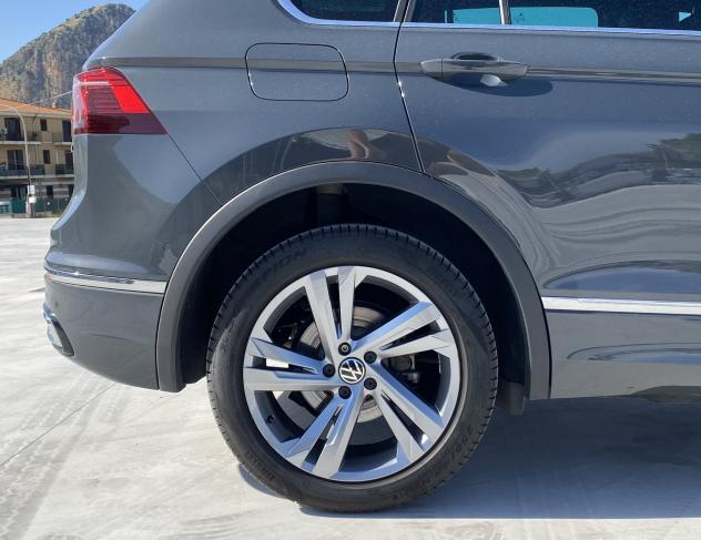 Volkswagen Tiguan R-Line 2.0 TDI 150CV DSG 4MOTION - Foto 8