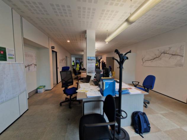 Immobile di 370 m² con più di 5 locali in affitto a Limbiate - Foto 9