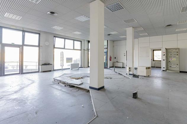 Oltre 3 vetrine in affitto a Sassuolo