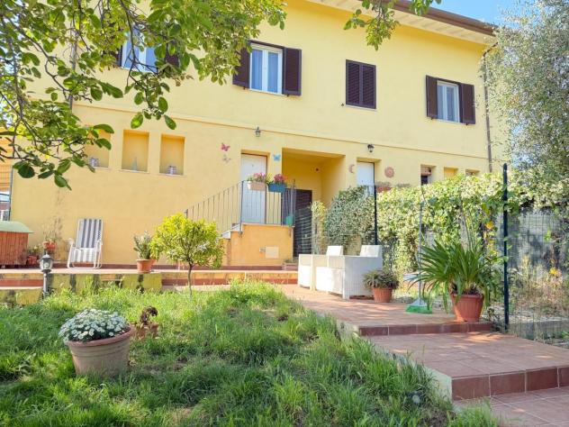 appartamento in vendita a Carrara in zona Bonascola