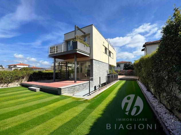 Villa in vendita a Lido di Camaiore - Camaiore 270 mq Rif: 1405603