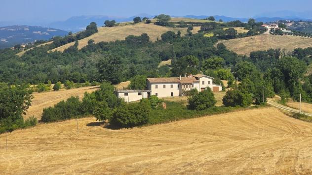 Casale in vendita a Gualdo Tadino