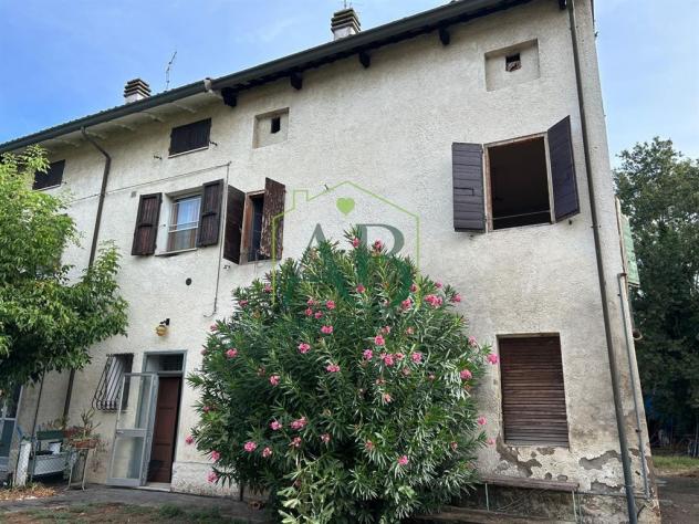 Casale con giardino