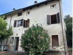 Casale con giardino