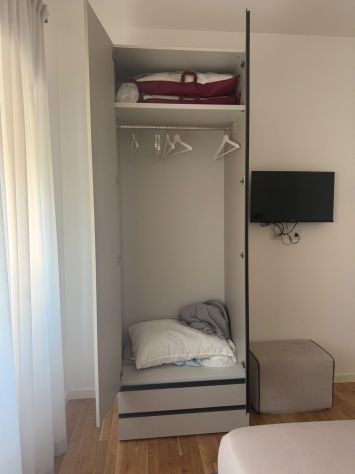 2 armadi moderni con 2 ante con cassetti - Foto 3
