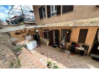 PORTA FURBA BILOCALE ARREDATO CON GIARDINO PRIVATO