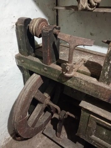 Tornio antico da falegname da museo - Foto 4