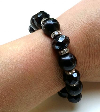 Splendido Bracciale vintage con perle in vetro nero scuro, sfaccettate e lisce - Foto 2