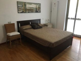 GRANDE CAMERA SINGOLA. San Donato Milanese (Vic.ze Eni/Ospedale)