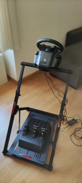 Logitech G923 + Stand Gt Omega Apex