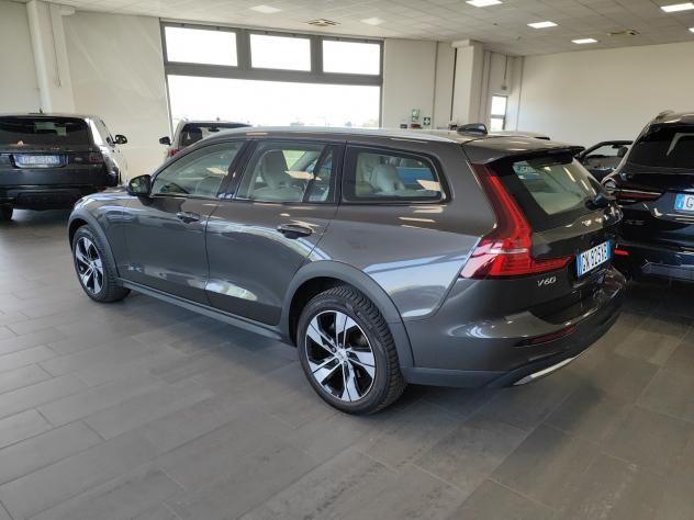 Volvo V60 Cross Country B4 (d) AWD 197cv auto CarPlay/AndroidAuto FariLED - Foto 9