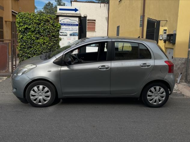 Toyota Yaris 1.3 Benzina 5 porte 87cv Ottima anche x NEOPATENTATI - Foto 2