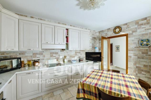 Villa di 355 m² con più di 5 locali e box auto in vendita a Biandronno - Foto 11