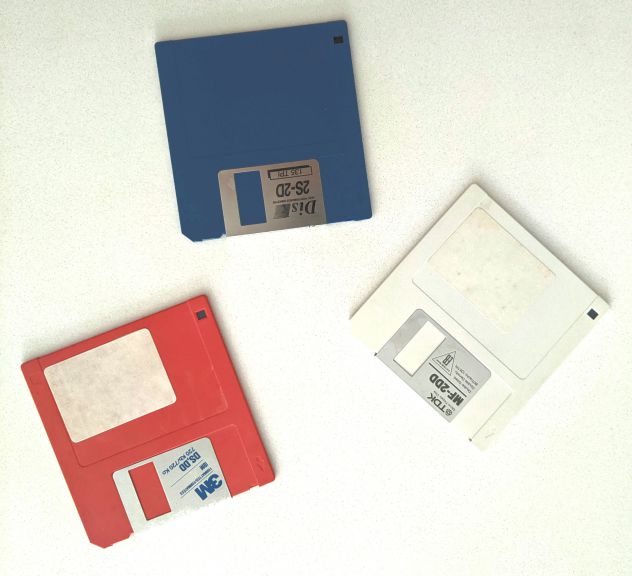 FLOPPY DISKS 3,5" - LETTORI INTERNI, CAVI, DISCHI
