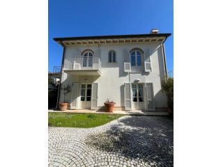 Casa singola in affitto a Forte dei Marmi 150 mq  Rif: 1258590