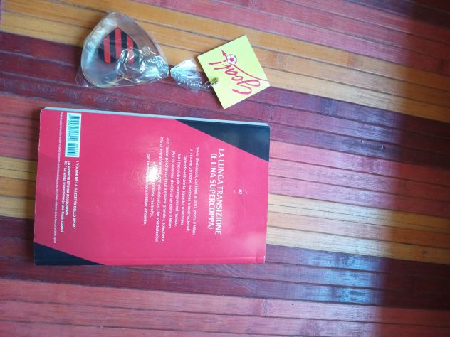 LIBRO, PORTACHIAVI,PORTAFOGLIO E ASTUCCIO MILAN FC - Foto 4