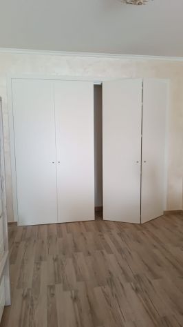 SPORTELLI E ARMADI IN LEGNO SU MISURA - Foto 4