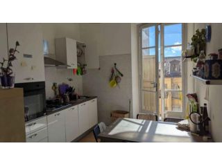 Zona centro affitto stanza singola a giovani referenziati