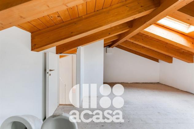 TRILOCALE CON SOTTOTETTO AFFACCIATO SUL PORTO CANALE. ULTIMO APPARTAMENTO! - Foto 18