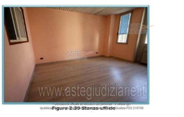 IMMOBILI-IMMOBILE COMMERCIALE-Via Taddeo da Sessa, 80143 Napoli NA, Italia
