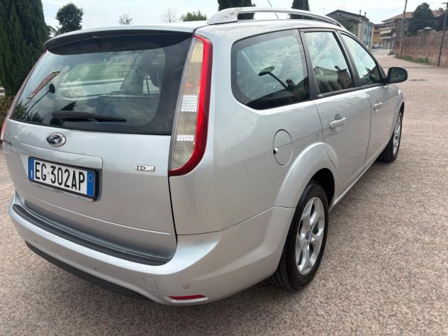 Ford Focus 1.6 TDCi (110CV) SW Tit. anno 2011 - Foto 7