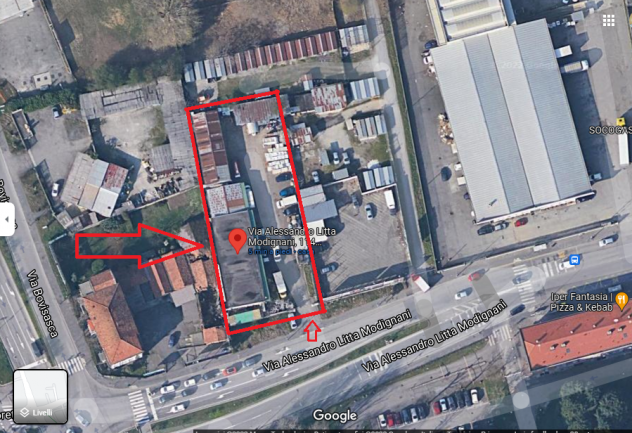 Vendesi capannoni con un ampio spazio di terreno su una superficie di 1.800 mq